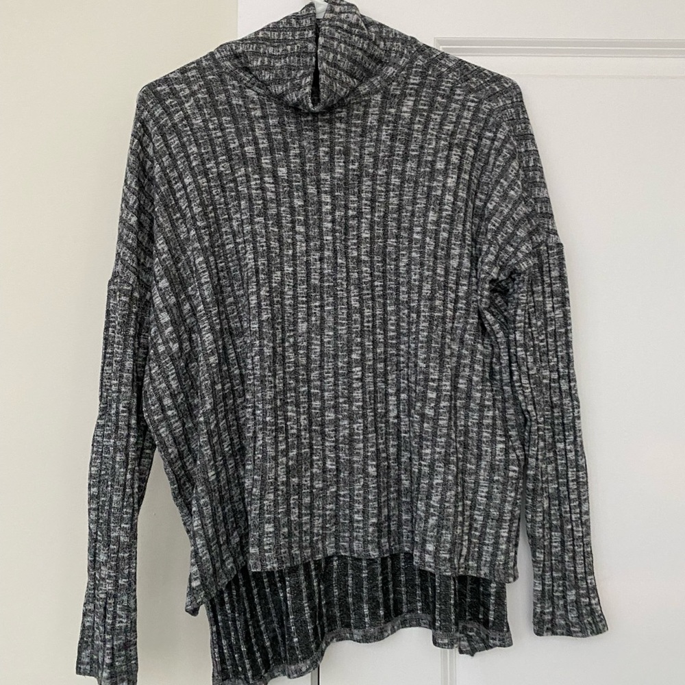 Grey American Eagle turtleneck